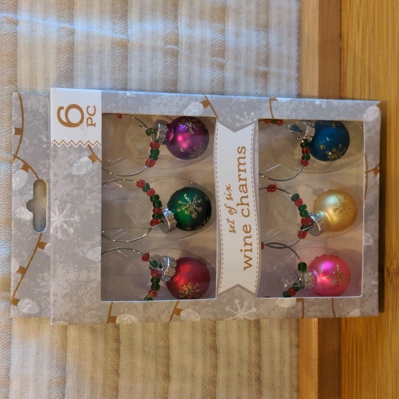 Christmas Wine Set - Picture 3 of 6